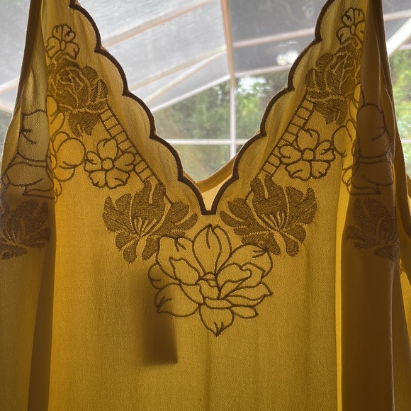 NWT. Maurice’s Medium yellow spaghetti strap v neck blouse - Picture 5 of 9